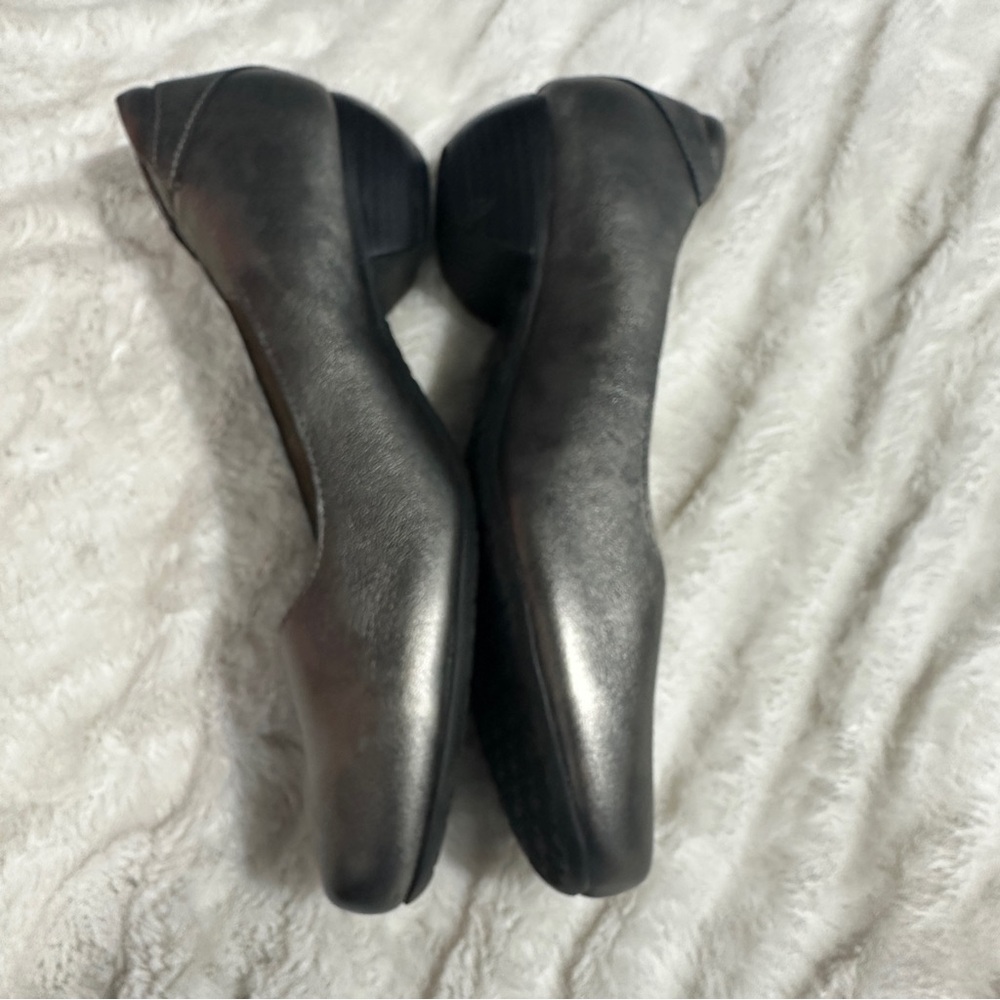 Taos Metallic Pewter Leather Ballet Flats Comfort Shoes Size 7.5 Euro Neutral - Picture 7 of 11